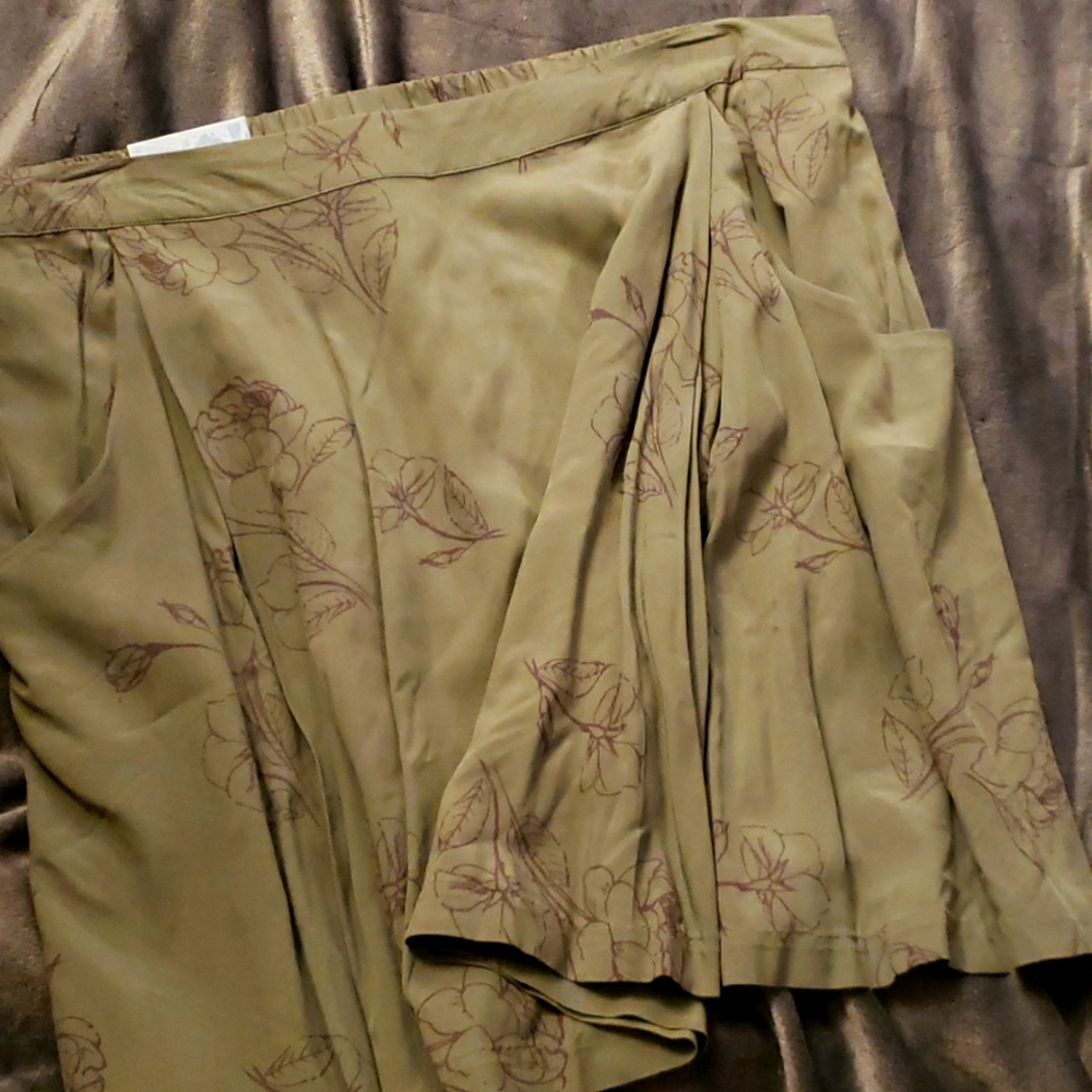 Great green skirt with brown floral detail